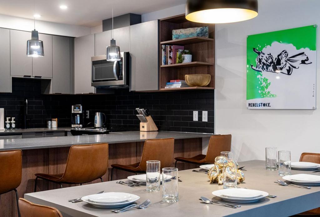Appartement Revel In The Stoke By Revelstoke Vacations Extérieur photo