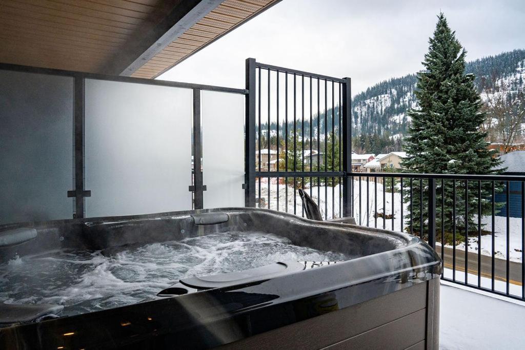 Appartement Revel In The Stoke By Revelstoke Vacations Extérieur photo