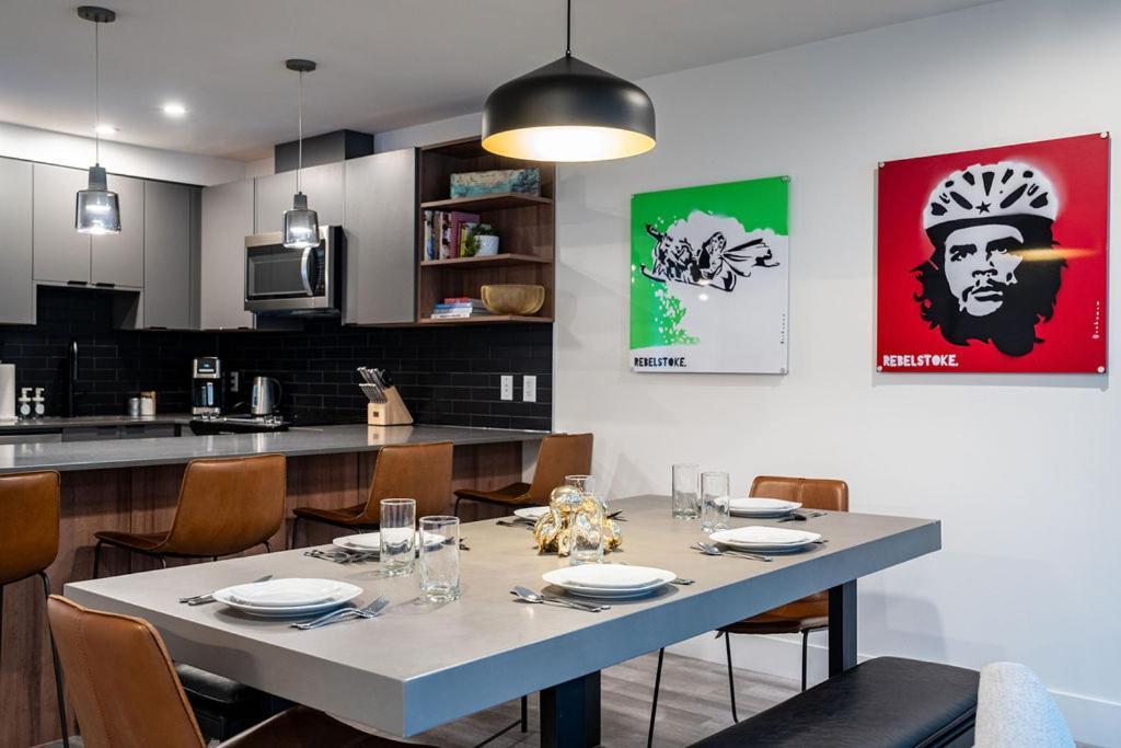 Appartement Revel In The Stoke By Revelstoke Vacations Extérieur photo