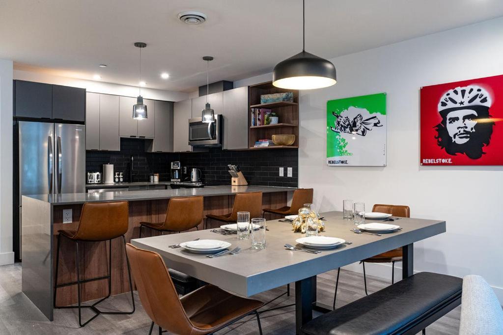 Appartement Revel In The Stoke By Revelstoke Vacations Extérieur photo